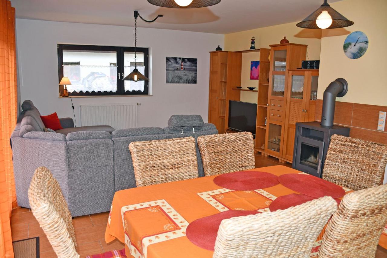 Schoenes Ferienhaus Mit Kamin Und Sauna Im Ostseebad Sellin Exteriör bild